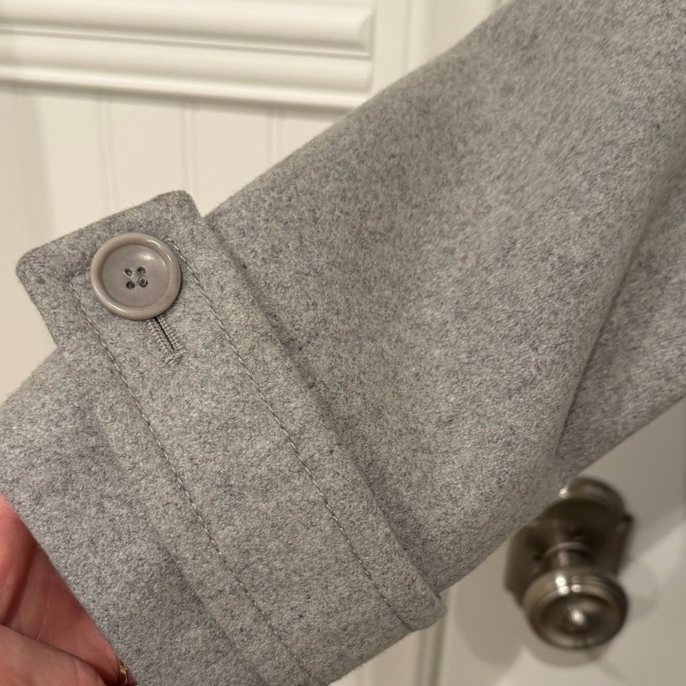 J.CREW WOOL MELTON
TOGGLE COAT HTHR LIGHT GREY SIZE 8 GREAT CONDITION - Picture 8 of 11